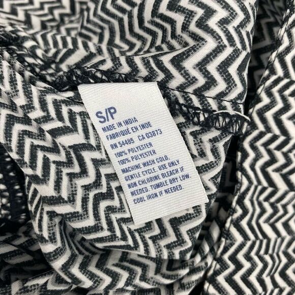 American Eagle Outfitters Chevron Print, High Rise Shorts size Small - Picture 4 of 5